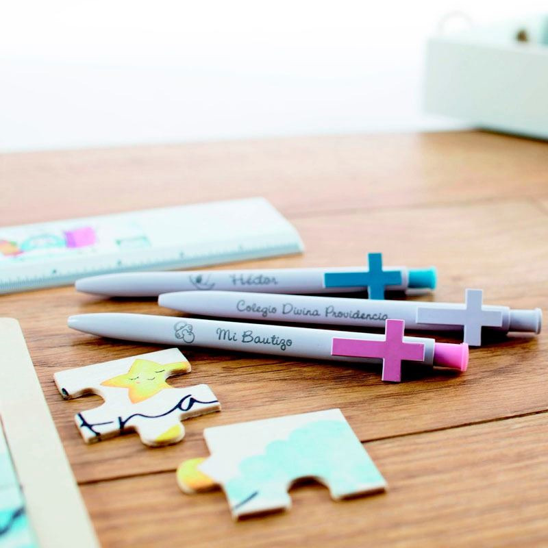 Bolígrafo con cruz en 3