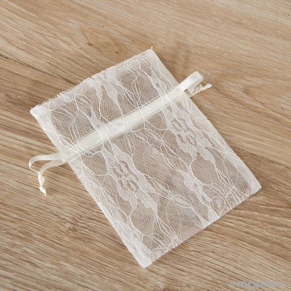 Bolsa de blonda marfil 10x13