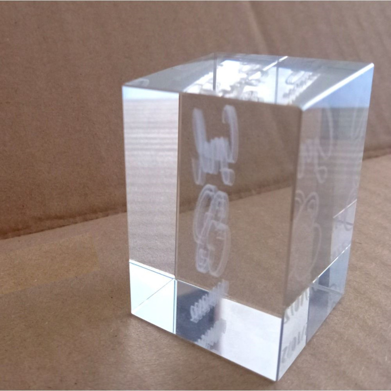 Cubo de cristal 3D (3)