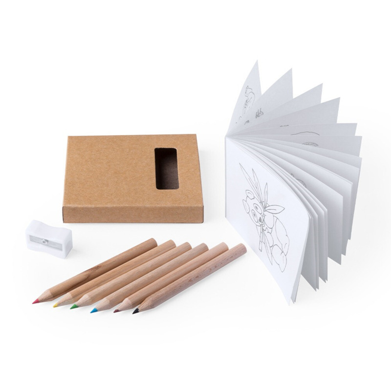 Libreta y pinturas infantiles, detalle para niños