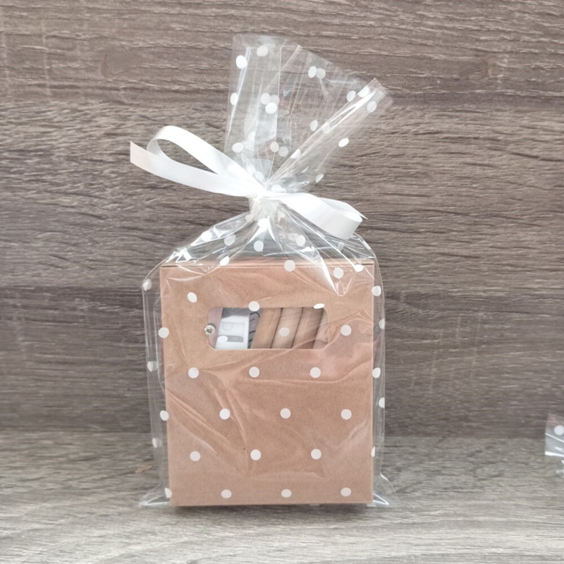 Libreta y pinturas infantiles, detalle para niños (3)