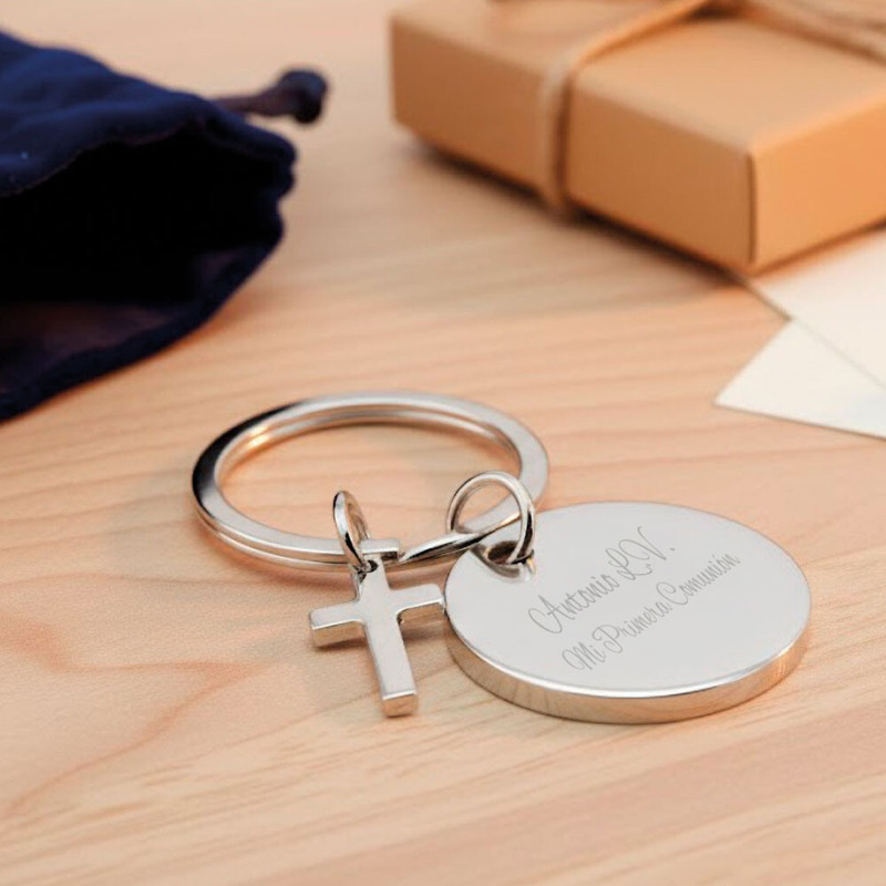 Llavero Metálico Plateado Redondo con Cruz