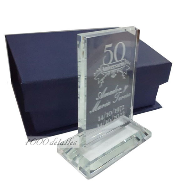 Peana pequeña de cristal con grabado láser 2D (1)