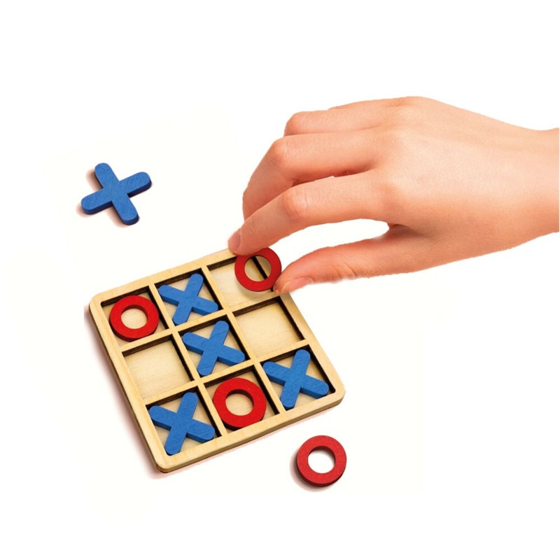 Pequeña tabla de juego tres en raya de madera de colores (2)