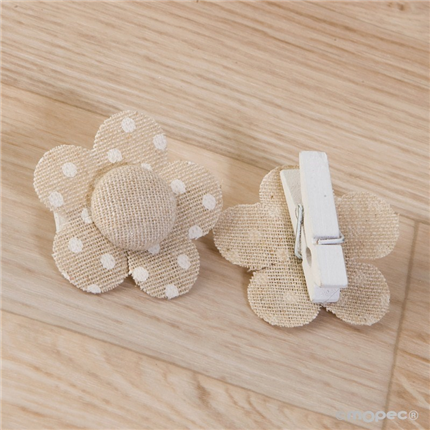 Pinza flor beige con topos